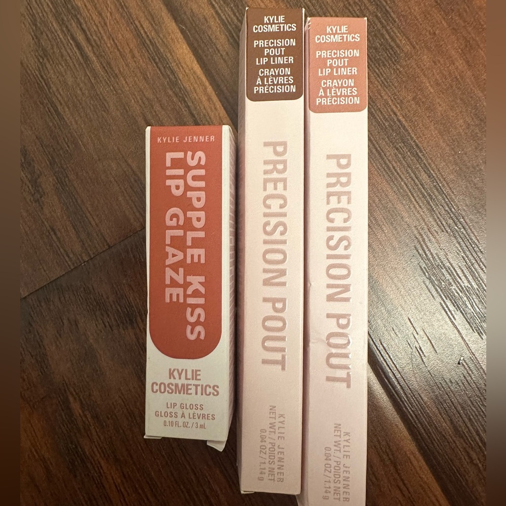 Kylie Cosmetics Supple Kiss Lip Glaze and Precision Pout Set